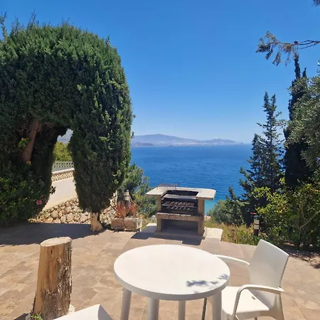 Flores Holiday home *